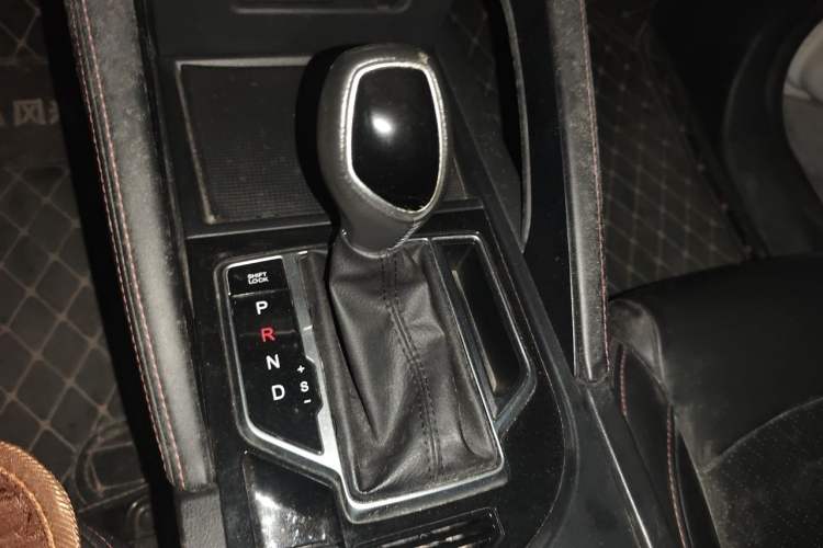 Used Dongfeng Fengon 500 2021 1.5L CVT Enjoyment Version Gear Lever