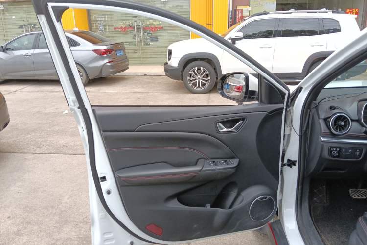 Used Dongfeng Fengon 500 2021 1.5L CVT Enjoyment Version Left Front Door Interior