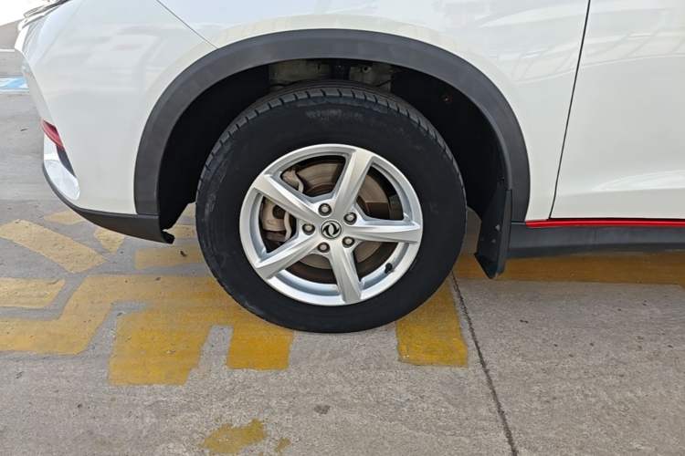 Used Dongfeng Fengon 500 2021 1.5L Manual Enjoyment Model Left Front Wheel Hub