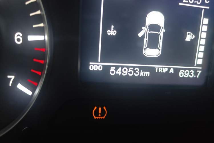 Used Dongfeng Fengon 500 2021 1.5L Manual Enjoyment Model Odometer Close Up