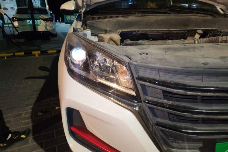 Used Dongfeng Fengon 500 2021 1.5L CVT Enjoyment Model Right Front Headlight