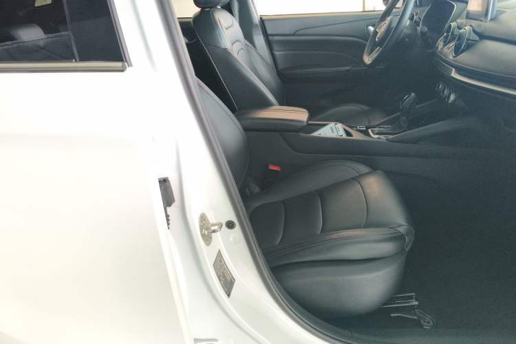 Used Dongfeng Fengon 500 2021 1.5L CVT Enjoyment Version Right Front Seat