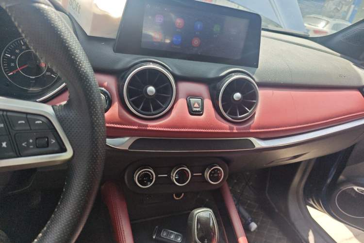 Used Dongfeng Fengon 500 2022 1.5T CVT Comfort Edition Audio And AC Panel