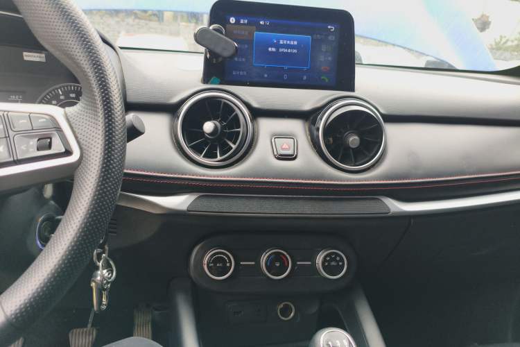 Used Dongfeng Fengon 500 2022 1.5L Manual Enjoyment Model Audio And AC Panel