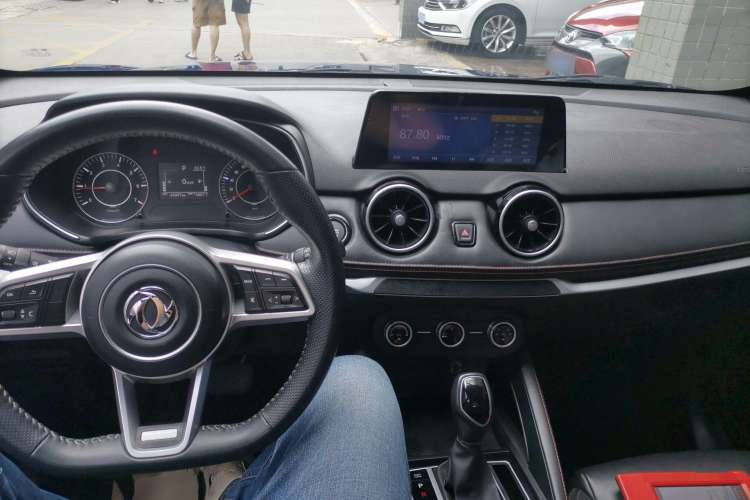 Used Dongfeng Fengon 500 2022 1.5T CVT Comfort Edition Center Console