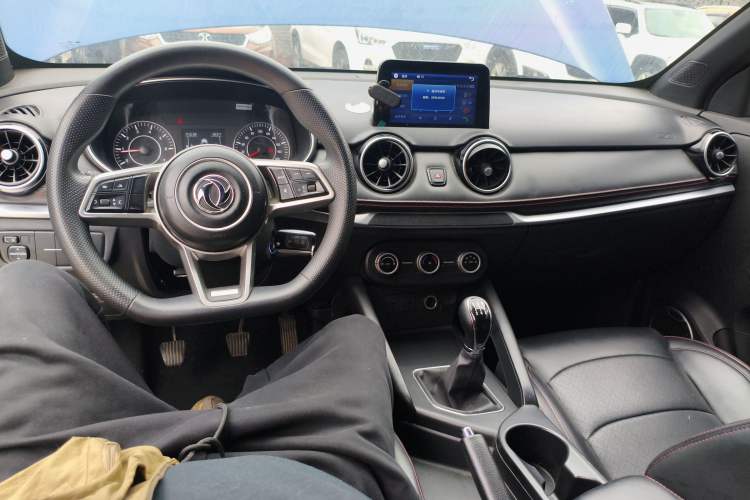 Used Dongfeng Fengon 500 2022 1.5L Manual Enjoyment Model Center Console