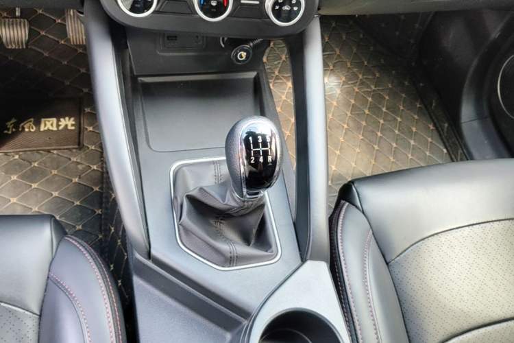 Used Dongfeng Fengon 500 2022 1.5L Manual Enjoyment Model Gear Lever