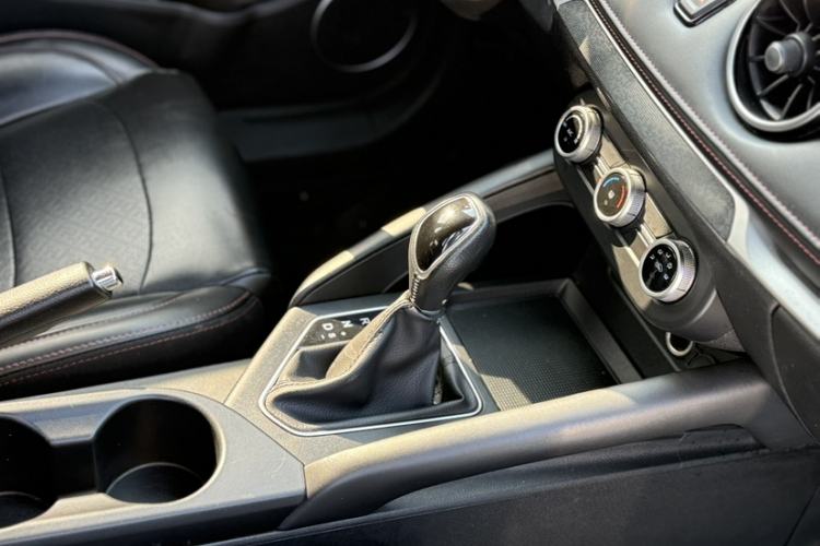 Used Dongfeng Fengon 500 2022 1.5L CVT Enjoyment Version Gear Lever