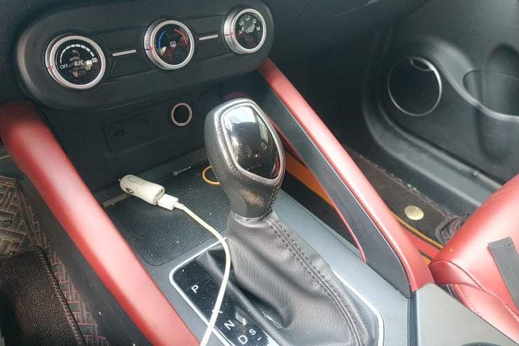 Used Dongfeng Fengon 500 2022 1.5L CVT Enjoyment Version Gear Lever