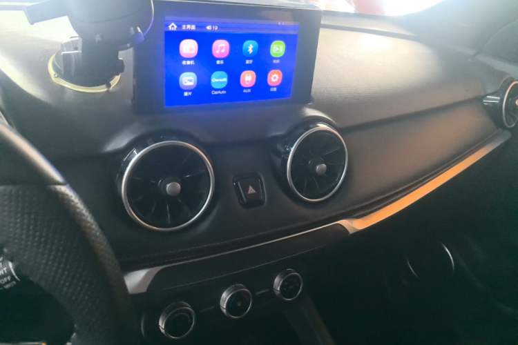 Used Dongfeng Fengon 500 2022 1.5L CVT Enjoyment Version Audio And AC Panel