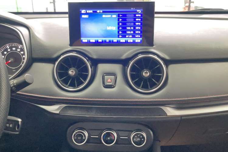 Used Dongfeng Fengon 500 2022 1.5L CVT Enjoyment Version Audio And AC Panel