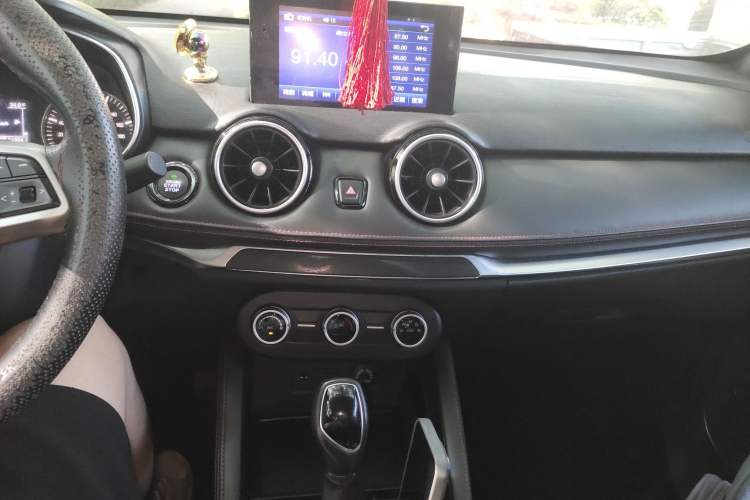 Used Dongfeng Fengon 500 2022 1.5T CVT Comfort Edition Audio And AC Panel
