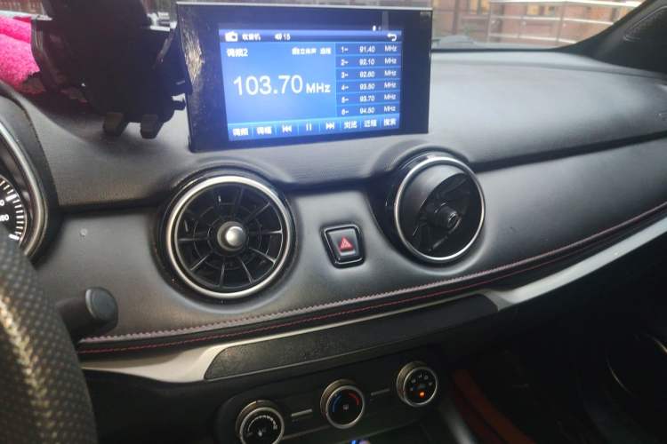Used Dongfeng Fengon 500 2022 1.5L Manual Enjoyment Model Audio And AC Panel