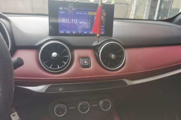 Used Dongfeng Fengon 500 2022 1.5L CVT Enjoyment Version Audio And AC Panel