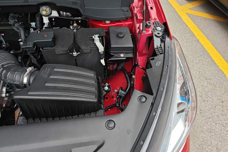 Used Dongfeng Fengon 500 2022 1.5L CVT Luxury Edition Engine Bay Left