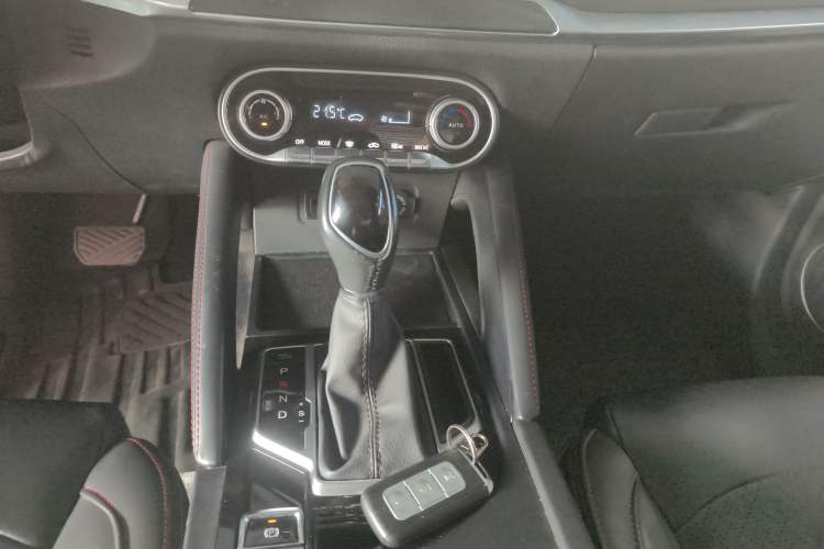 Used Dongfeng Fengon 500 2022 1.5T CVT Smart Enjoyment Version Gear Lever