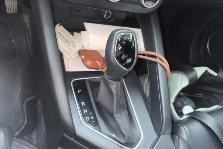 Used Dongfeng Fengon 500 2022 1.5L CVT Enjoyment Version Gear Lever