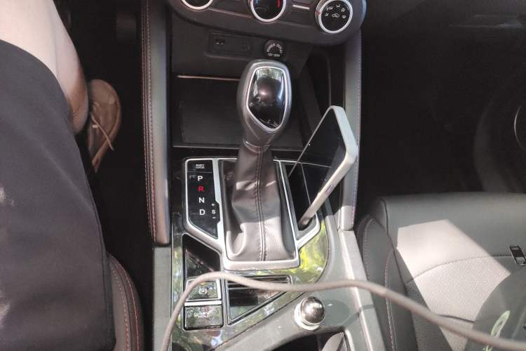 Used Dongfeng Fengon 500 2022 1.5T CVT Comfort Edition Gear Lever