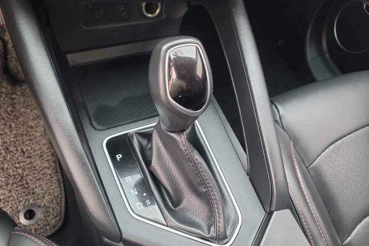 Used Dongfeng Fengon 500 2022 1.5L CVT Enjoyment Version Gear Lever