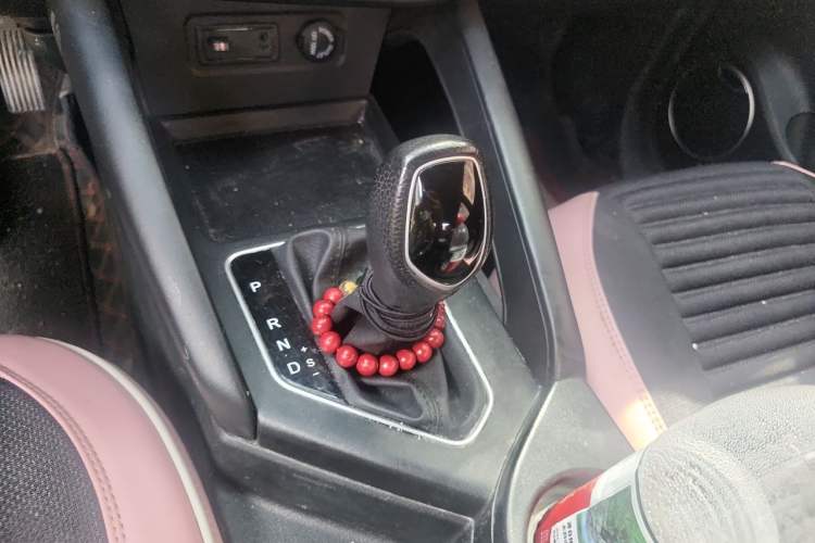 Used Dongfeng Fengon 500 2022 1.5L CVT Enjoyment Version Gear Lever