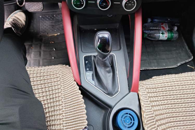 Used Dongfeng Fengon 500 2022 1.5L CVT Enjoyment Version Gear Lever