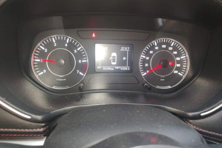 Used Dongfeng Fengon 500 2022 1.5L Manual Enjoyment Model Odometer Close Up