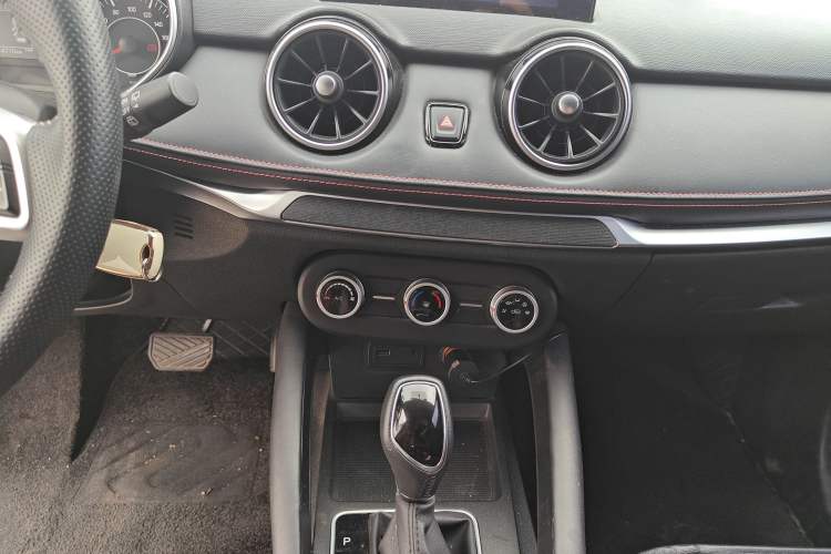Used Dongfeng Fengon 500 2022 1.5L CVT Enjoyment Version Audio And AC Panel