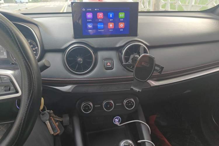Used Dongfeng Fengon 500 2022 1.5L Manual Enjoyment Model Audio And AC Panel