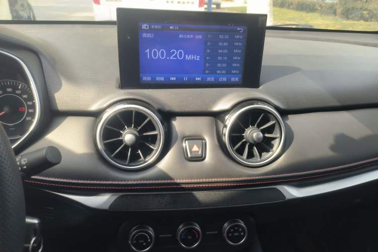 Used Dongfeng Fengon 500 2022 1.5L CVT Enjoyment Version Audio And AC Panel