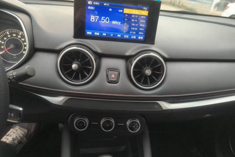 Used Dongfeng Fengon 500 2022 1.5L CVT Enjoyment Version Audio And AC Panel