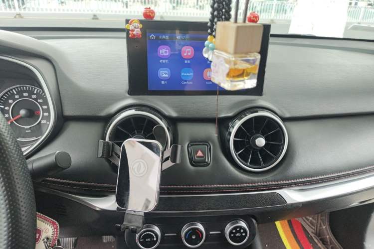 Used Dongfeng Fengon 500 2022 1.5L Manual Enjoyment Model Audio And AC Panel