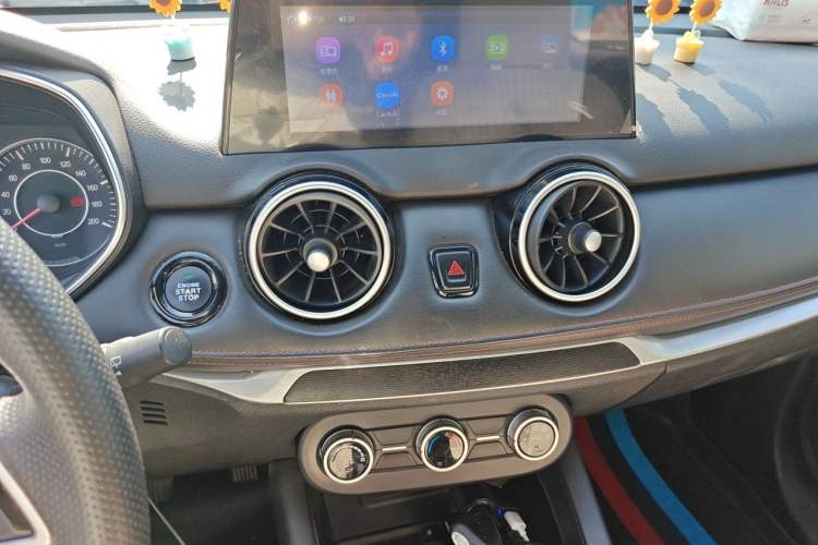 Used Dongfeng Fengon 500 2022 1.5T Manual Enjoyment Model Audio And AC Panel