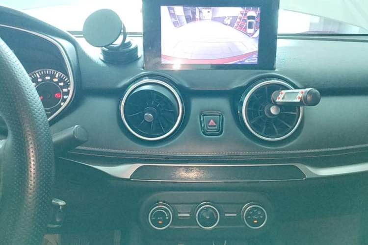 Used Dongfeng Fengon 500 2022 1.5L Manual Enjoyment Model Audio And AC Panel
