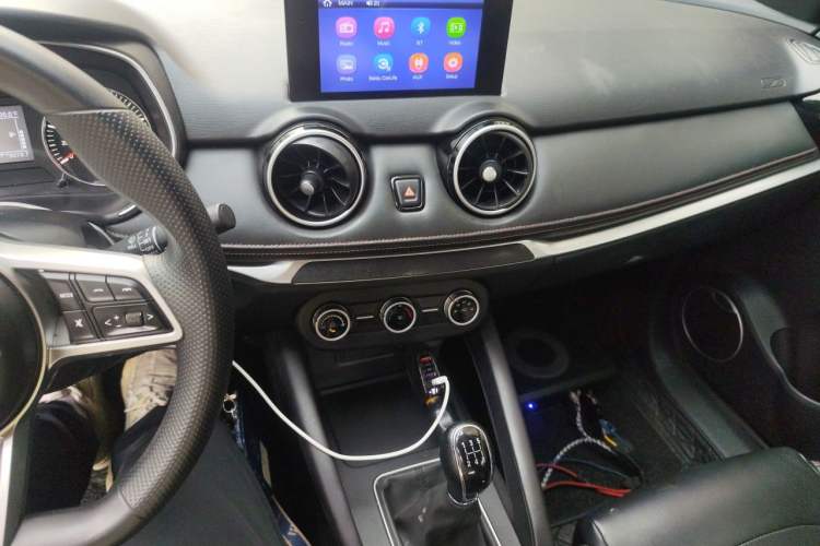 Used Dongfeng Fengon 500 2022 1.5L Manual Enjoyment Model Audio And AC Panel