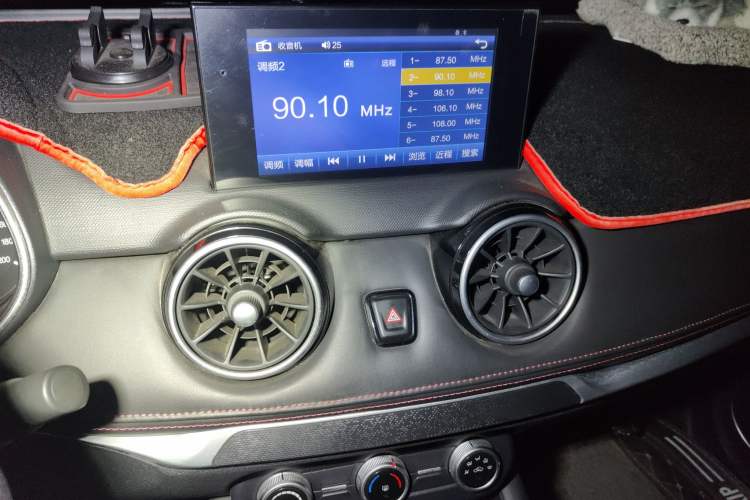 Used Dongfeng Fengon 500 2022 1.5L Manual Enjoyment Model Audio And AC Panel
