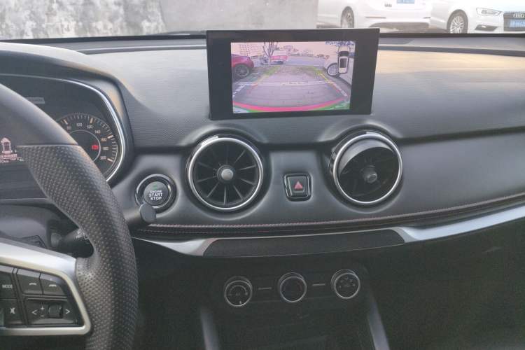 Used Dongfeng Fengon 500 2022 1.5T Manual Enjoyment Model Audio And AC Panel