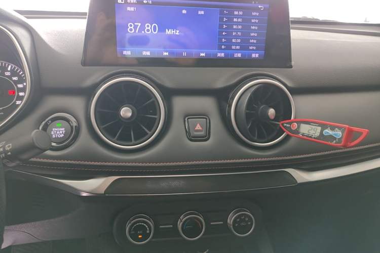 Used Dongfeng Fengon 500 2022 1.5T CVT Comfort Edition Audio And AC Panel