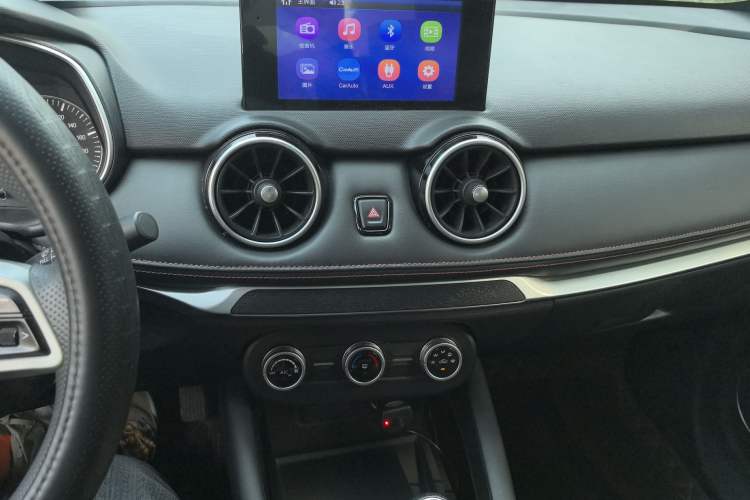 Used Dongfeng Fengon 500 2022 1.5L Manual Enjoyment Model Audio And AC Panel
