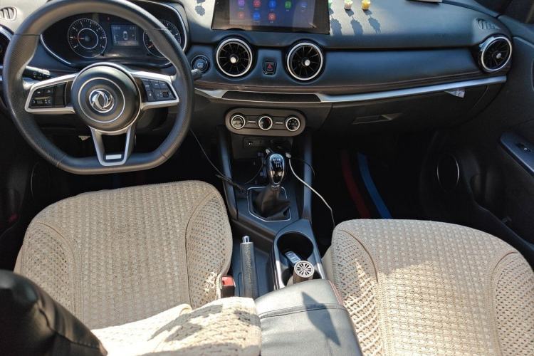 Used Dongfeng Fengon 500 2022 1.5T Manual Enjoyment Model Center Console
