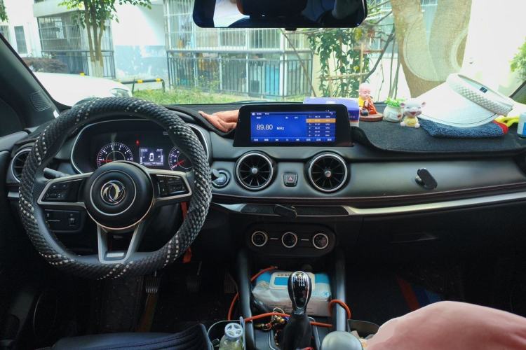 Used Dongfeng Fengon 500 2022 1.5T Manual Enjoyment Model Center Console