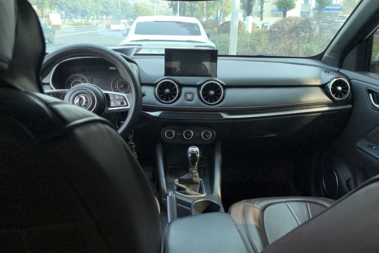 Used Dongfeng Fengon 500 2022 1.5L Manual Enjoyment Model Center Console