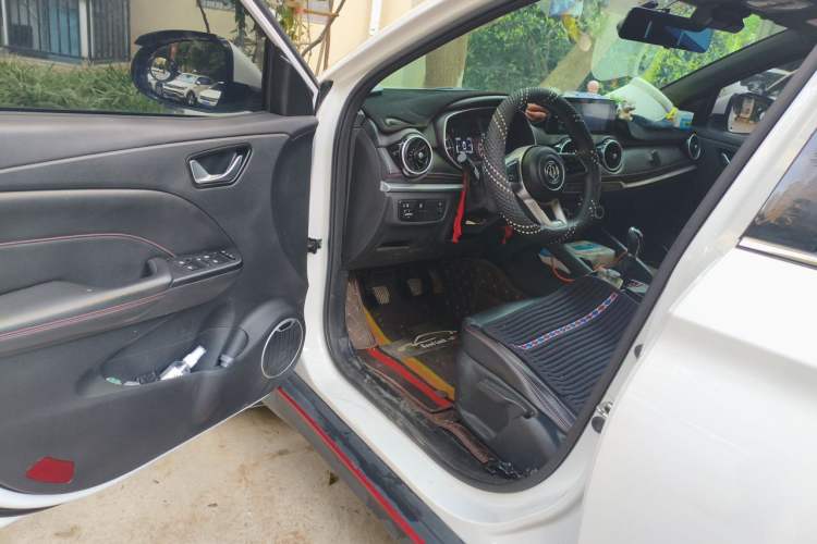 Used Dongfeng Fengon 500 2022 1.5T Manual Enjoyment Model Driver Seat
