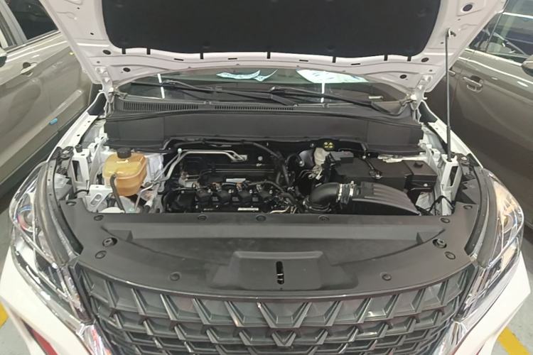 Used Dongfeng Fengon 500 2022 1.5T CVT Comfort Edition Engine Bay