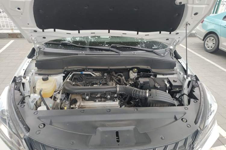 Used Dongfeng Fengon 500 2022 1.5L Manual Enjoyment Model Engine Bay