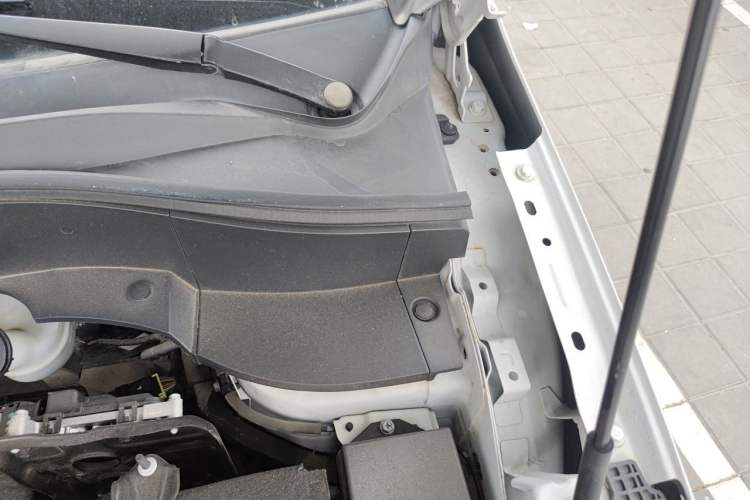 Used Dongfeng Fengon 500 2022 1.5L Manual Enjoyment Model Engine Bay Left