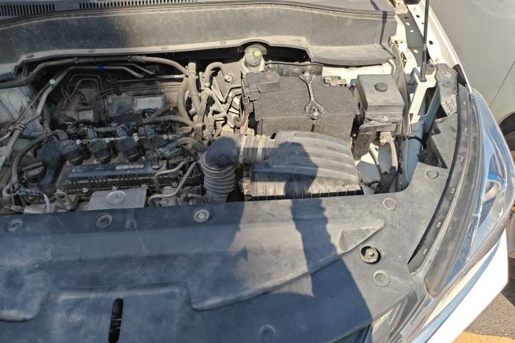 Used Dongfeng Fengon 500 2022 1.5T Manual Enjoyment Model Engine Bay Left