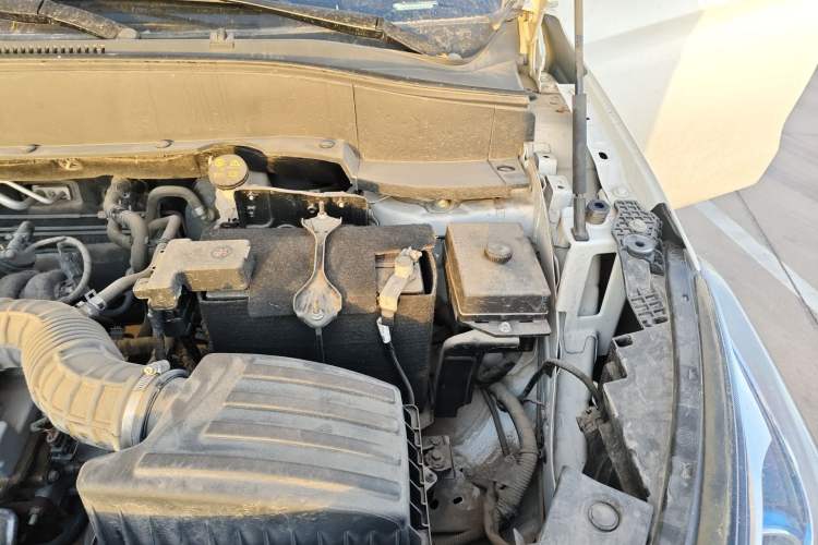 Used Dongfeng Fengon 500 2022 1.5L Manual Enjoyment Model Engine Bay Left