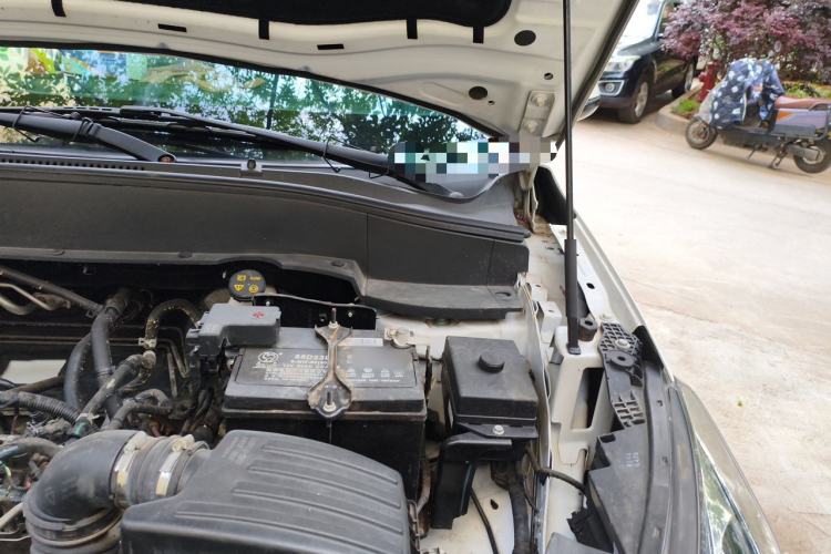 Used Dongfeng Fengon 500 2022 1.5T Manual Enjoyment Model Engine Bay Left