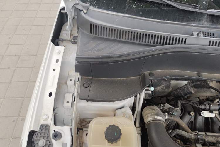 Used Dongfeng Fengon 500 2022 1.5L Manual Enjoyment Model Engine Bay Right