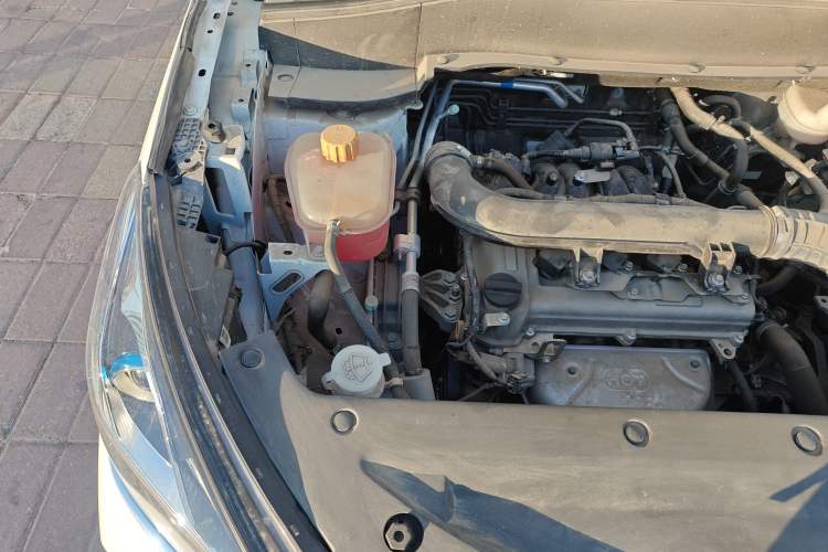 Used Dongfeng Fengon 500 2022 1.5L Manual Enjoyment Model Engine Bay Right